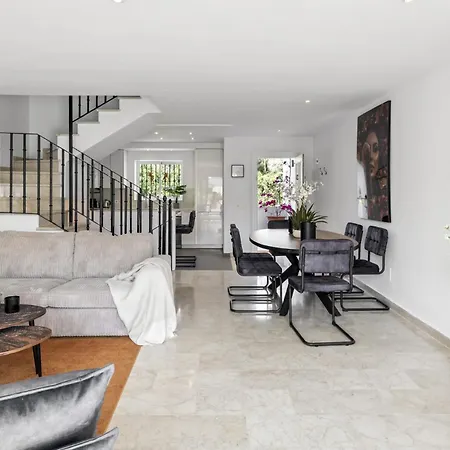 San Javier Townhouse * מארבלה